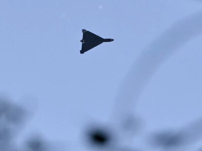 Атака по разным направлениям: в Киеве раздаются взрывы и появляется дым