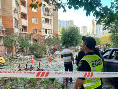 Паника, пострадавшие и проверки: полиция Киева оцепила дом, куда попал БпЛА, - ФОТО
