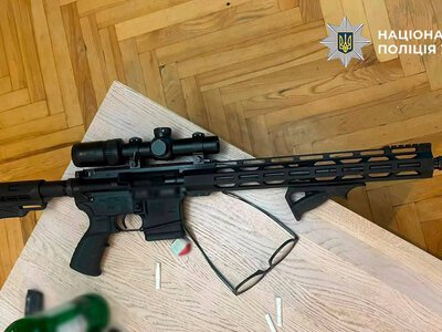 В Киеве пьяный мужчина открыл стрельбу с балкона после конфликта с соседом: ему сообщили о подозрении