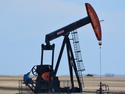 Цена Brent превысила $100 на фоне обострения на Ближнем Востоке