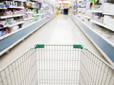 Панические закупки продуктов – иллюзия контроля. Психолог о социальном поведении после массированных обстрелов.