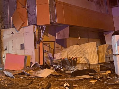 Россия атаковала дроном ТРЦ в Сумах: есть погибшие и раненые