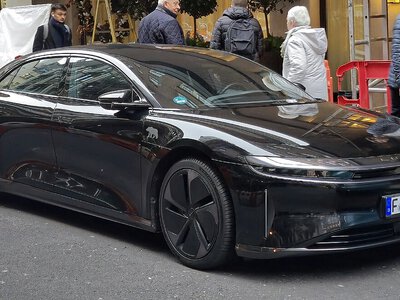Lucid відкликає понад 27 тисяч Air через ризик пожежі: власників просять паркувати електромобілі подалі від будівель