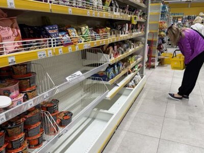 Российские удары по складам опустошают полки Киева: какие продукты могут подорожать на 15%