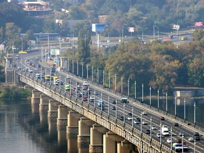 В Киеве частично перекроют мост Патона: какой график ограничений и схема движения