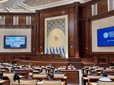 Сенат Узбекистана одобрил новый вариант узбекского алфавита из 28 букв