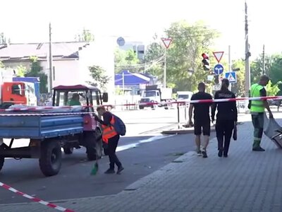 В Николаеве коммунальщики ликвидируют последствия атак (видео) 
