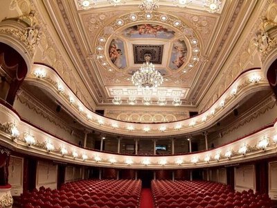 Желтая или красная угроза: в Киеве определили новые правила работы театров и ТРЦ
