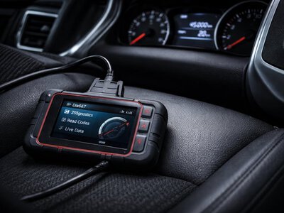 OBD-сканер може зекономити на діагностиці, але є пастка: код помилки ще не означає, що деталь треба міняти