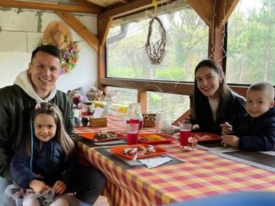 Растёт надежда для сборной? Коноплянка показал, как учит своего сына играть в футбол