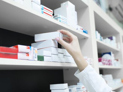 Из-за атак РФ запасов некоторых лекарств в аптеках может хватить лишь на 2–3 недели
