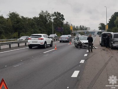 ДТП парализовало движение на въезде в Киев