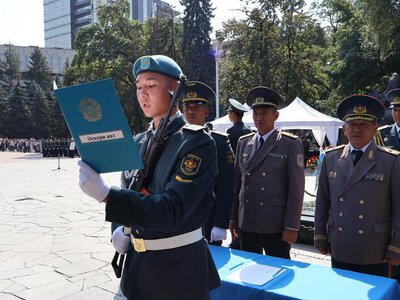 В Алматы более 350 курсантов Военного института Сухопутных войск дали клятву на верность Родине