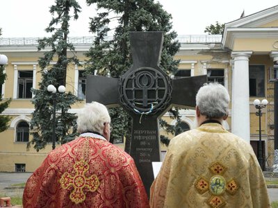 Депортации, уничтоженные села и изуродованные судьбы: в Киеве почтили жертв репрессий