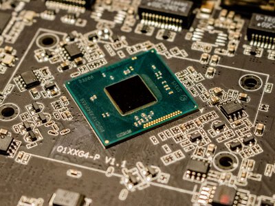 Чому комп’ютер починає гальмувати, коли SSD майже заповнений, і який запас вільного місця справді варто залишати