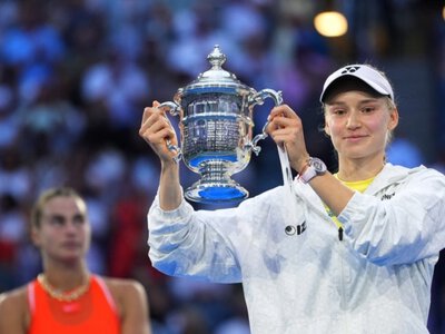 Казахстанская теннисистка Елена Рыбакина официально стала первой ракеткой мира