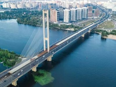 В Киеве снова частично перекроют движение по Южному мосту: схема ограничений