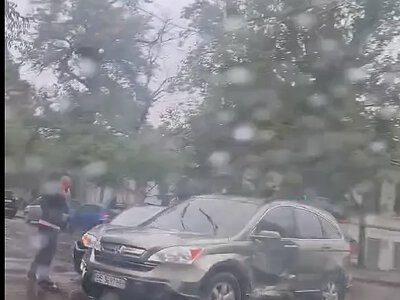 Два Renault и Honda столкнулись в центре Николаева: образовалась пробка, движение трамваев заблокировано. ОБНОВЛЕНО