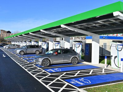 Європа стала головним двигуном світового ринку електромобілів: продажі EV зростають шостий місяць поспіль