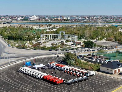 Коммунальным предприятиям передали спецтехнику