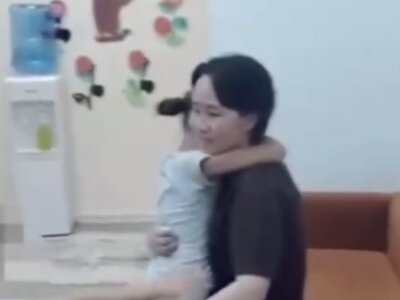  Убийство семьи в Атырау: Акбаян Мукангалиева вернулась к детям после лечения 