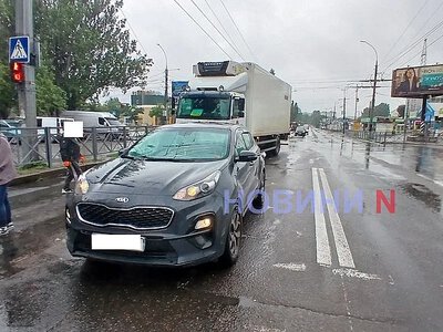 Грузовик врезался в Kia на проспекте в Николаеве