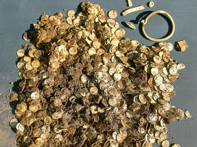 В Финляндии нашли крупнейший клад эпохи викингов — более 4 кг монет пролежали под землёй около 1000 лет