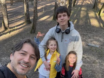Сергей Притула растрогал фото с дочерьми-пластунками: как сейчас выглядят Соломия и Стефания