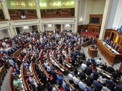 Либо работай, либо на пенсию: в Раде хотят отменить выплаты некоторым категориям пенсионеров