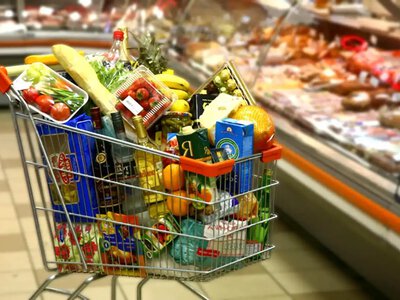 Пустые полки и лимиты «в одни руки»: что на самом деле происходит с продуктами в Украине