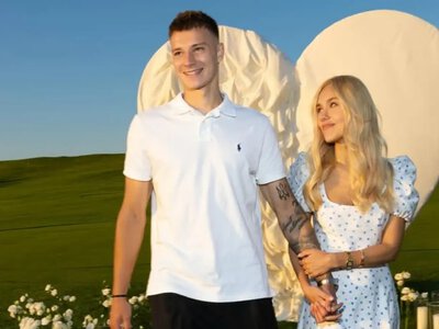 Авто, бриллианты и сотни роз. Какие подарки украинские футболисты делают любимым
