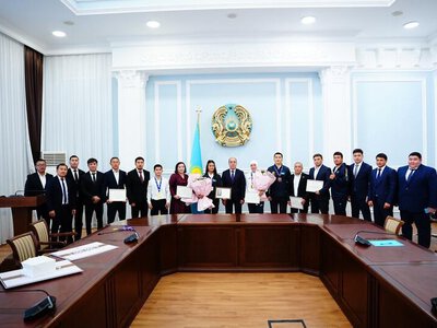 СПОРТСМЕНЫ, ПРОСЛАВИВШИЕ ЧЕСТЬ СТРАНЫ, УДОСТОЕНЫ ПОЧЕТА