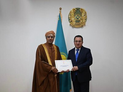 Посол Омана вручил копии верительных грамот