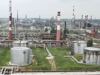  Половина крупнейших НПЗ России встала после атак БПЛА — Reuters 