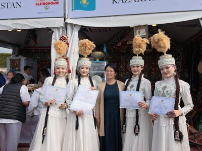 Казахстан представил национальную кухню и культуру на гастрономическом фестивале в Париже