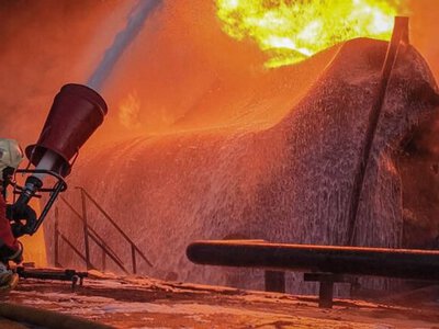 Окупанти атакували Київ дронами: у Святошинському районі загорівся склад