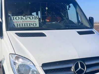 Оккупанты нанесли удар с помощью дрона по рейсовому автобусу в Никопольском районе: 5 человек погибли, есть раненые