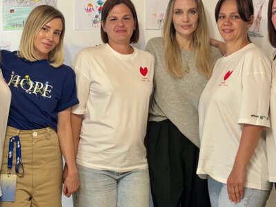 Посетила детей в подземных школах Харькова и реабилитационном центре в Карпатах: Джоли рассказала о своём визите в Украину