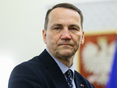 Сикорский заявил, что может снизить напряженность, связанную с нападениями на украинцев в Польше