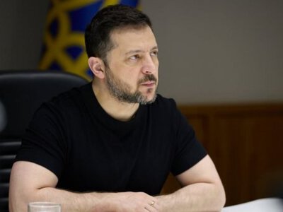 Зеленский пообещал усилить защиту железной дороги, АЗС и критических предприятий от обстрелов