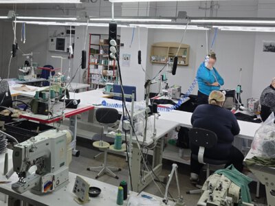 В Украине разоблачили подпольное производство одежды известных мировых брендов: как работала схема