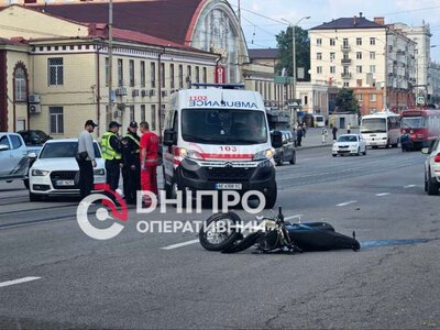 В Днепре возле «Озерки» сбили курьера на мопеде: что известно
