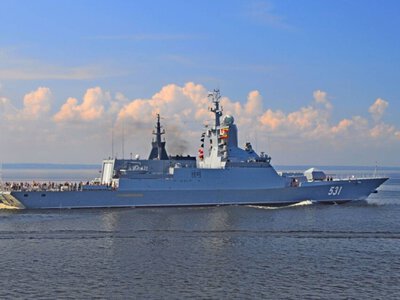  В рф наградили командира корабля, который запустил сигнальные ракеты в сторону вертолета Дании 