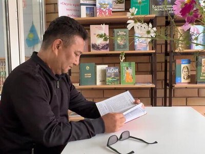В школах Астаны открылись уголки чтения для родителей