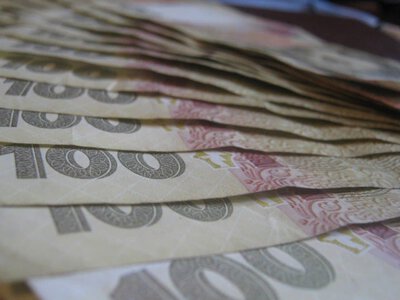 Гривна укрепилась к доллару и евро - курс валют на 17 сентября