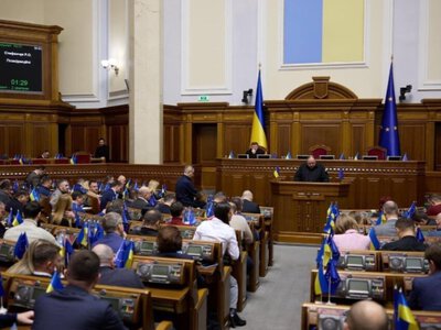  Рада приняла закон против мошеннических колл-центров, а ВСУ поразили вражеский Су-24. Главное за день 