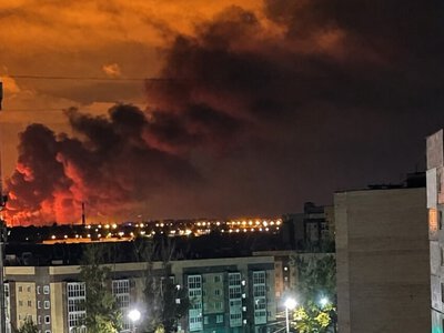  В россии после ударов дронами вероятно горят военный аэродром и один из крупнейших НПЗ 