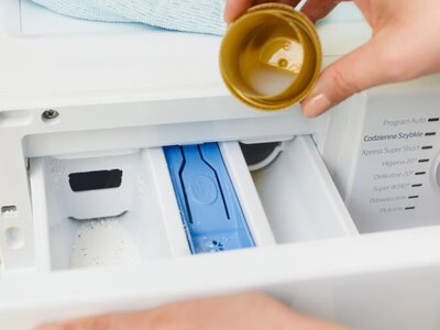 Кондиціонер для білизни може забивати пральну машину: коли популярного засобу стає занадто багато