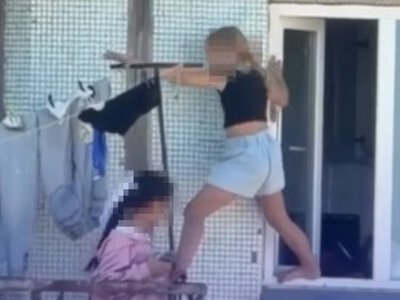  Опасный трюк на четвертом этаже устроили школьницы в Балхаше 
