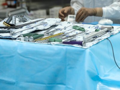  Казахстанка потеряла зрение после пластической операции 